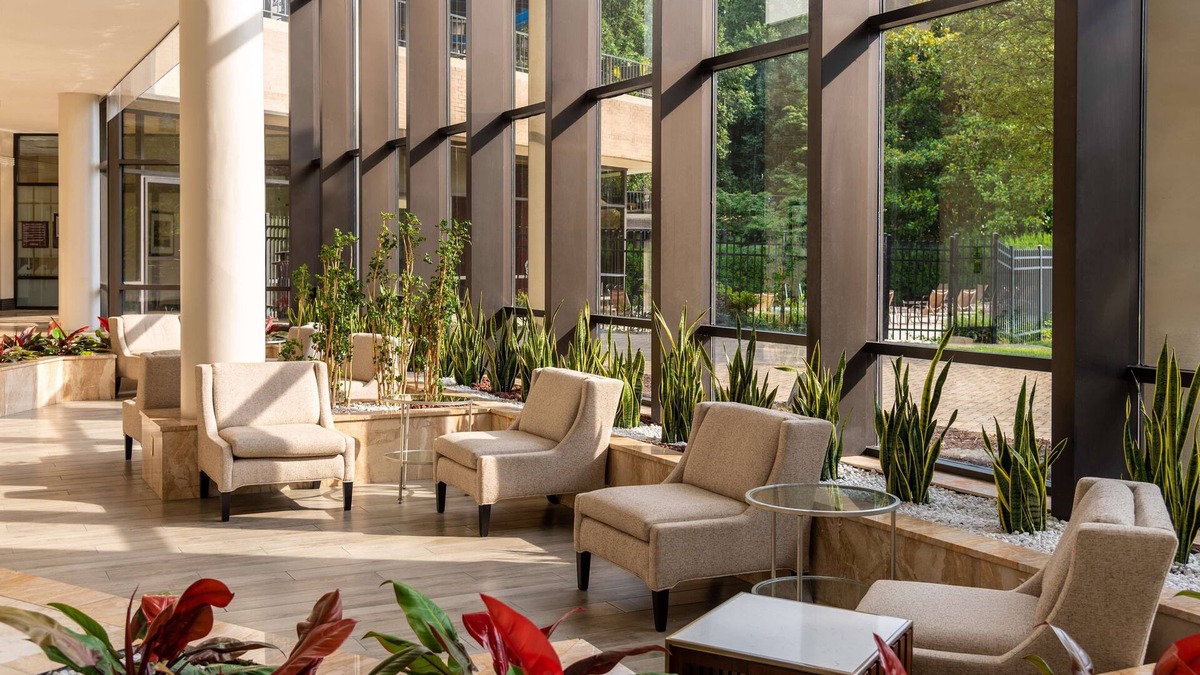 Alexandria West Hotel | Hilton Alexandria Mark Center