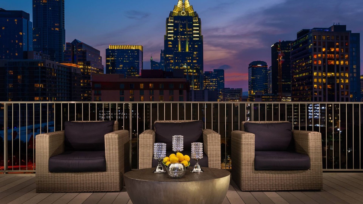 Waller Creek District Hotel | Hilton Austin
