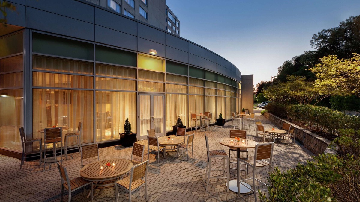 Linthicum Heights Hotel | Hilton Baltimore BWI Airport