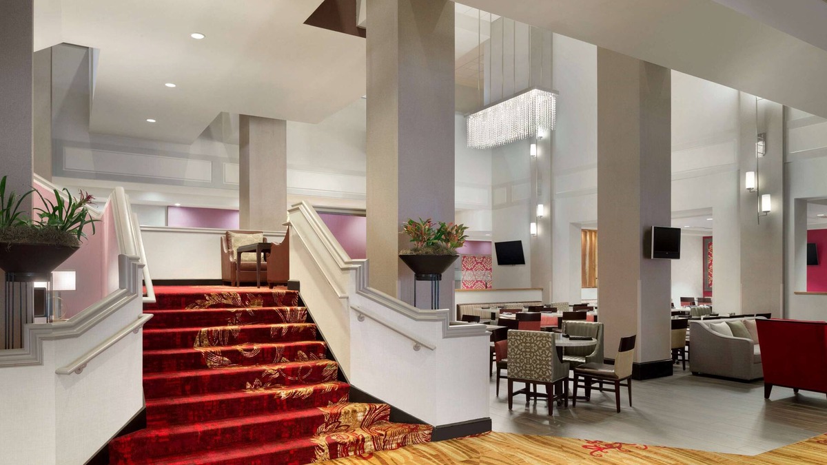 West Central Hotel | Hilton Fort Wayne at the Grand Wayne Convention Center