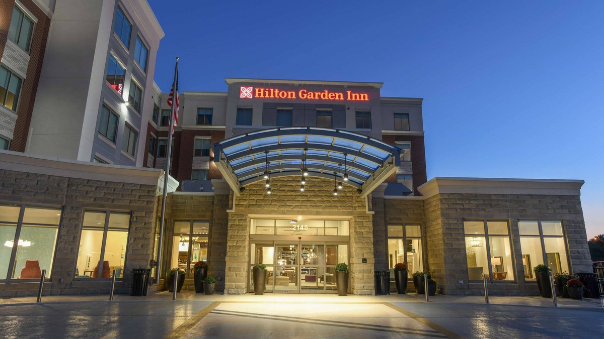 Roselawn Finance Hotel | Hilton Garden Inn Cincinnati Midtown