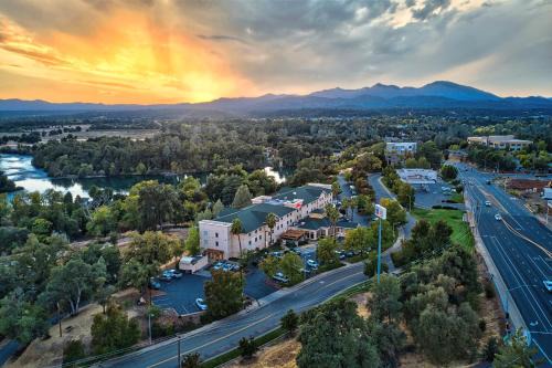 South Bechelli Hotel | Hilton Garden Inn Redding