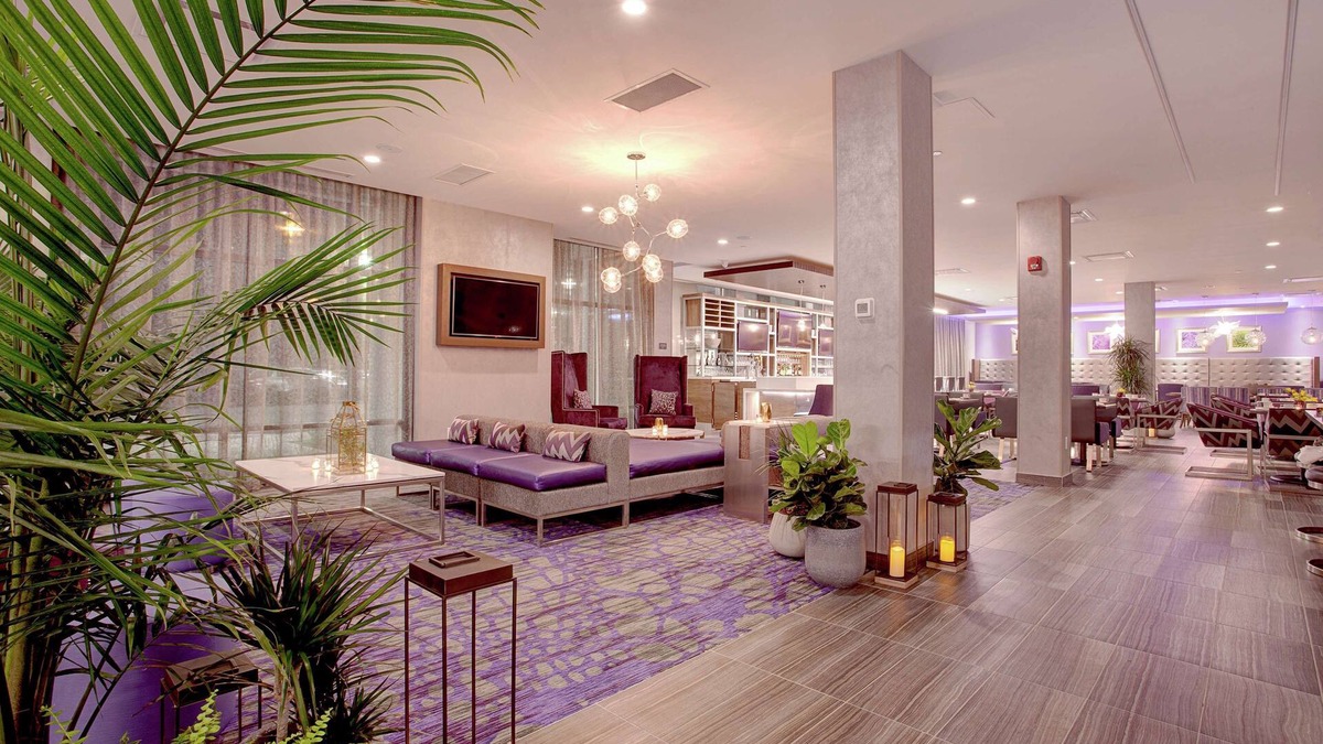 Steeles Industrial Hotel | Hilton Garden Inn Toronto Brampton West