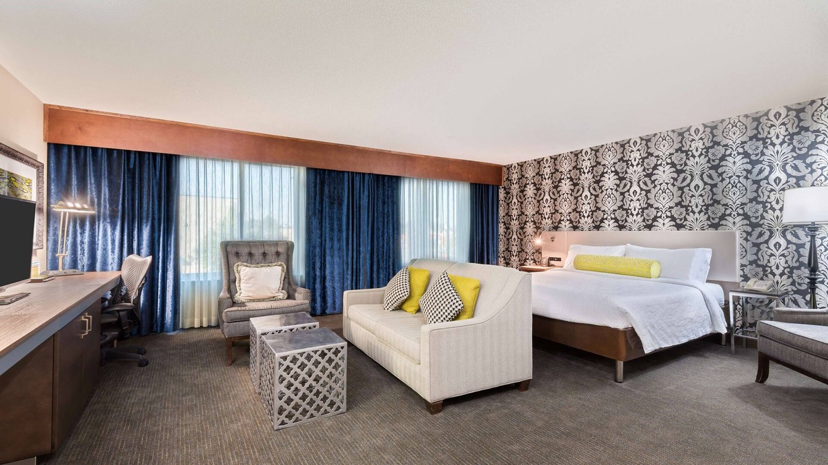 East Garden City Hotel | Hilton Garden Inn Westbury