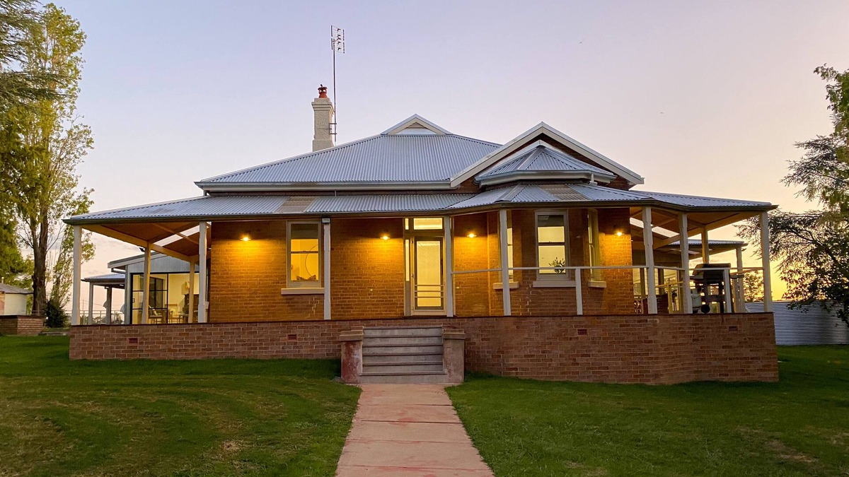 Mandurama House | Hilton Homestead, Mandurama, set in a large country garden on a working farm.