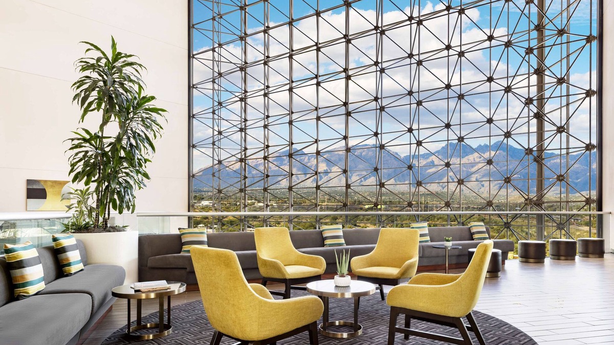 Broadway Northeast Hotel | Hilton Tucson East
