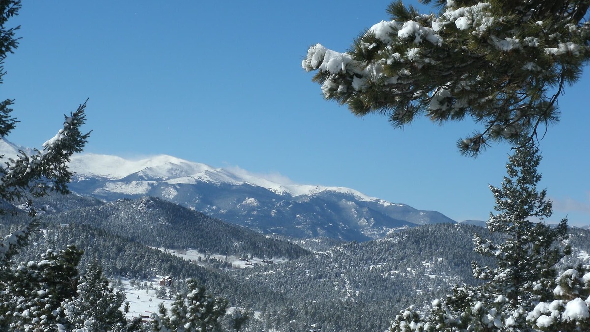 Evergreen Meadows House | Himmelhaus majestic mountain views ideally located to access city and mountains