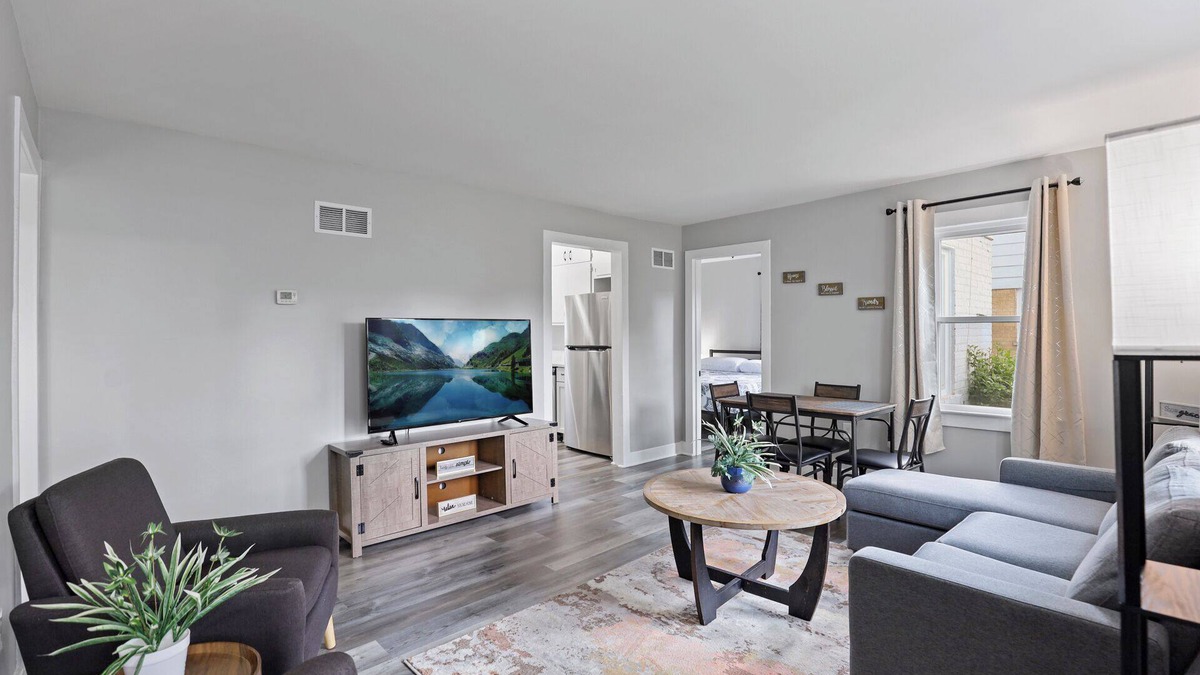 Fullersburg House | Hinsdale Hideaway, Pet Friendly