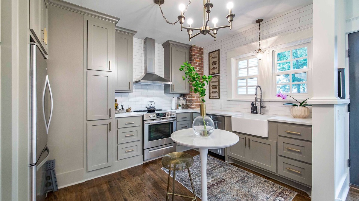 Conway House | Hip and Historic Home Awaits You! Stroll downtown/Steps away from UCA and CBC