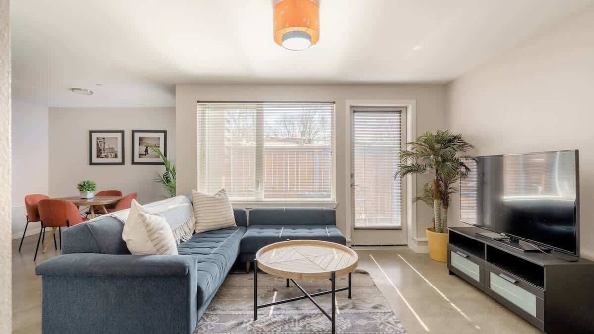 Belmont Apartment | Hip Area Dining + Shops Nearby 2BR Sleeps 4