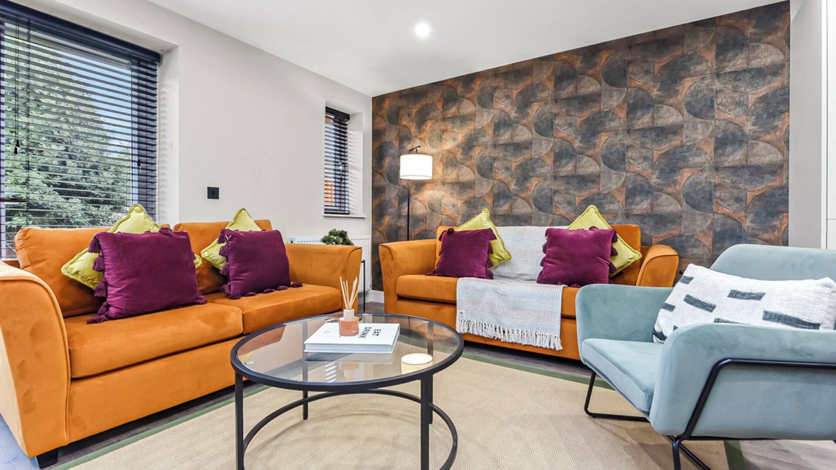 Harrow House | Hip & Happening: 4BR Urban Gem for Large Groups