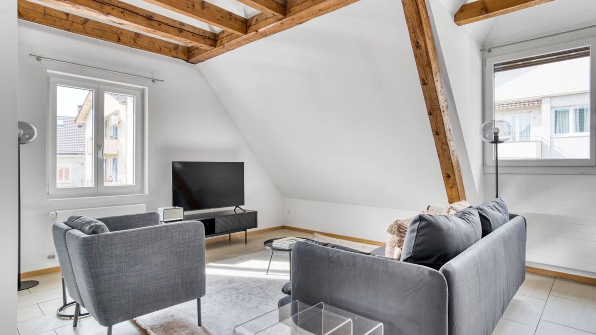 Oerlikon Apartment | Hip Oerlikon 2.5 Room w/Storage, 2 mins to local market, by Blueground