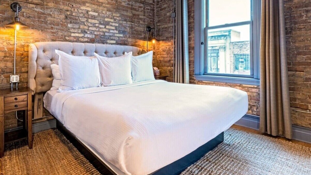 West Dundee Apartment | Hip Urban Loft-Small Town Charm - 124 LOFTS #1