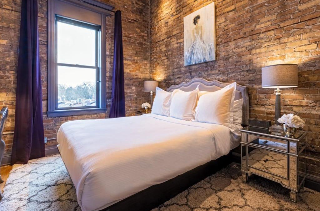 West Dundee Apartment | Hip Urban Loft - Small Town Charm -124 LOFTS #3