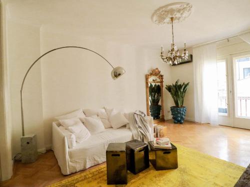 Inner City Budapest Apartment | Hiraeth home