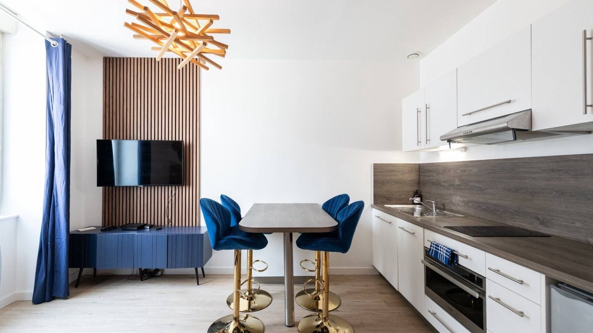 Gorge de Loup Apartment | Hirvi- recently renovated colorfoul cocoon - Valmy