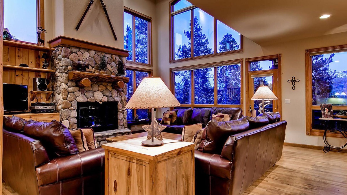 Warrior's Mark West House | His High Place: Private Hot Tub, Beautiful Views, Ski Area Access, Shuttle