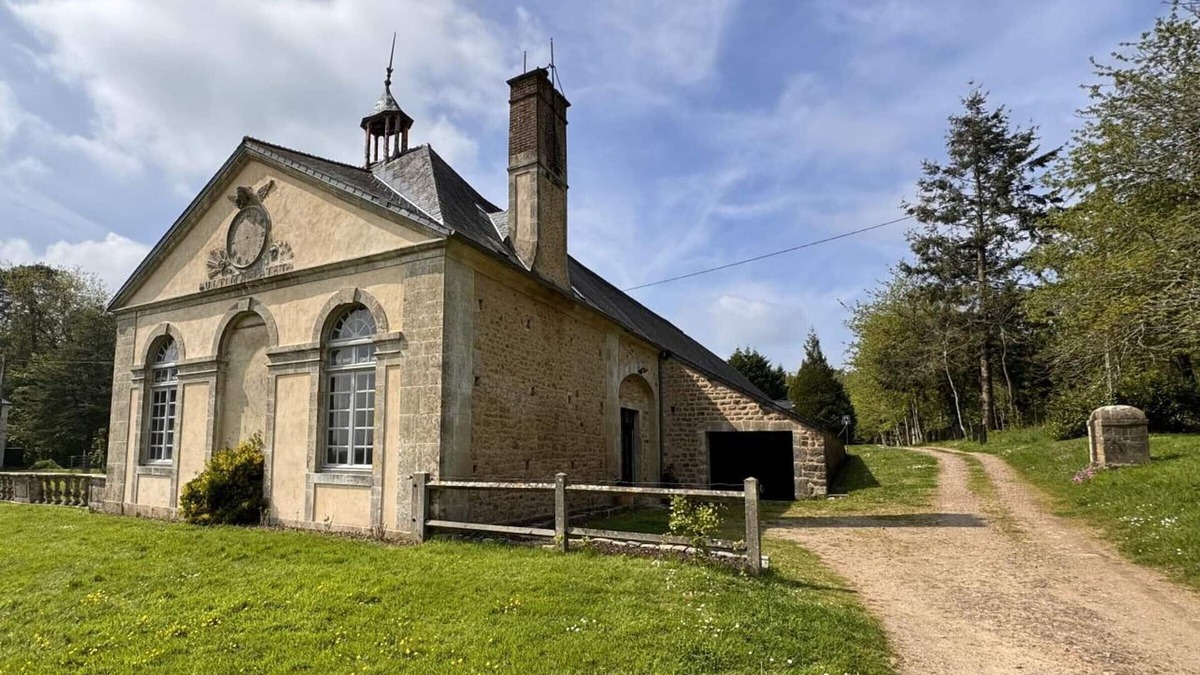 Saint-Germain-de-Tournebut Cottage | Historic 18th Century Pavilion with Modern Comforts in a Majestic Private Château Setting
