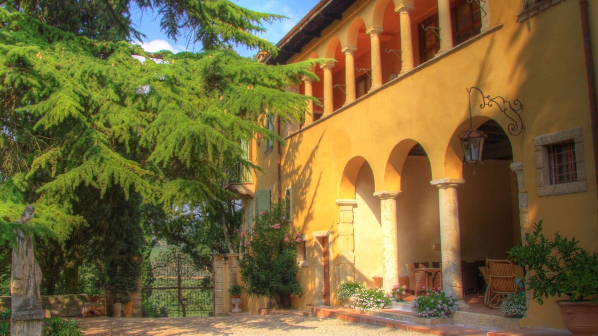 San Martino Buon Albergo Villa | Historic Villa/Classic Food & Wine retreat with Swimming Pool Wifi a/c parking