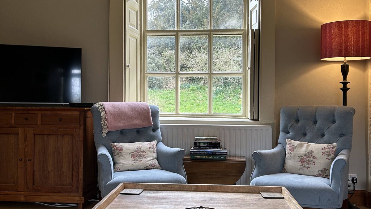 Chichester Cottage | Historic 17th Century Cottage