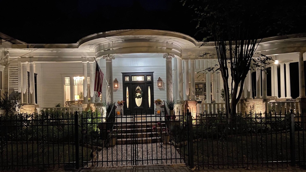 Columbus House | Historic 1800’s estate with 4 bedrooms and WiFi, AC in delightful Columbus