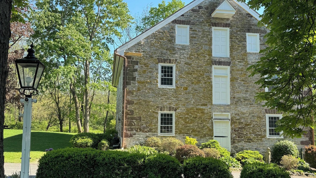 Lebanon - Pine Grove House | Historic 1803 Millstream House estate, newly renovated. 15 mins to Hershey!