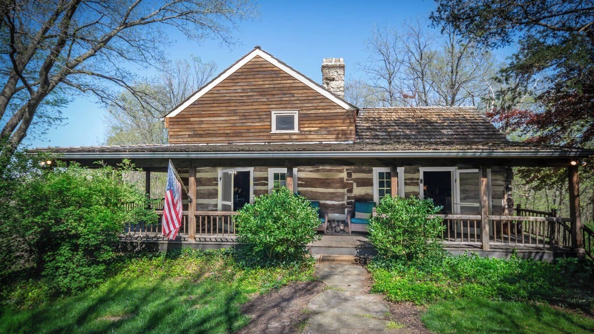 Washington Cabin | Historic 1830s Lodge/Cabin Overlooking Missouri River