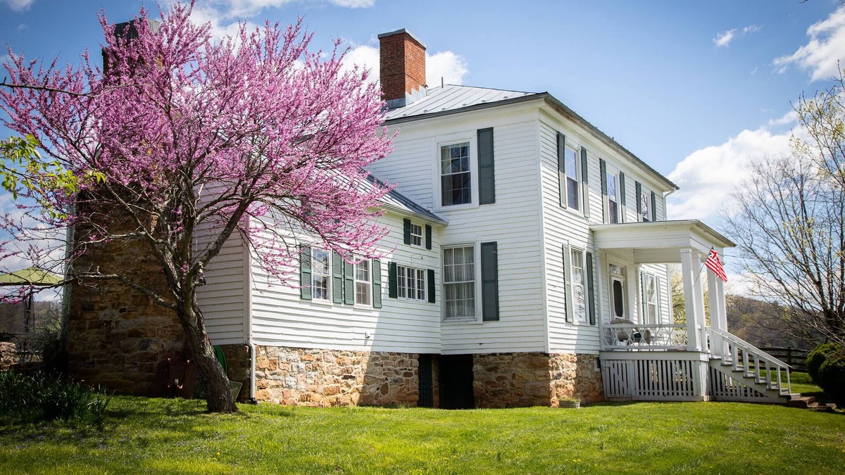 Rockbridge Baths House | Historic 1850s Home at the Base of Jump Mountain
