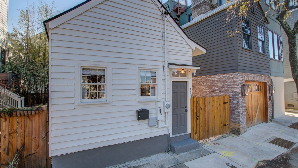 Downtown Charleston Cottage | Historic 1880s Freeman Cottage *5 min to King St