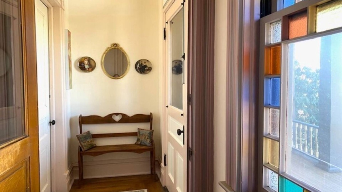 St. Marys House | Historic 1884 Victorian Downstairs Unit. Walk to everything! Close to elk!