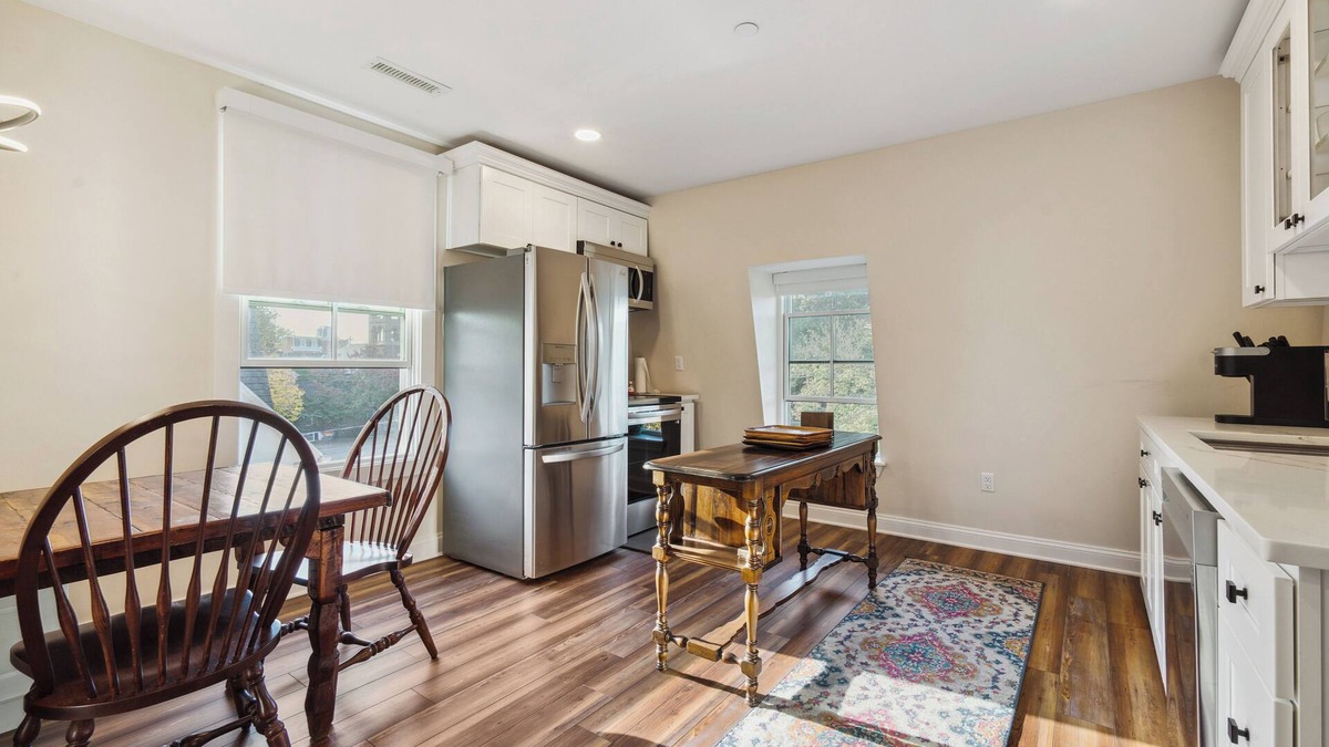 Chestertown Apartment | Historic 2 Bed/2 Bath Downtown Loft w/Park View & Spa Access