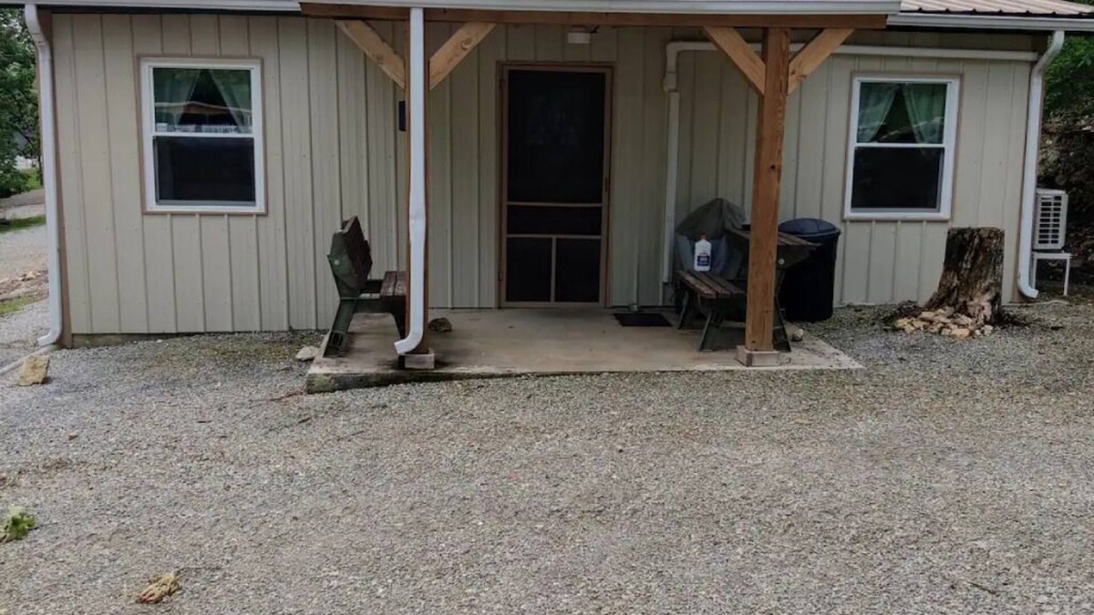 Elizabeth Apartment | Historic 2 Bed Cabin w/pool access - Fish Cabin Share Save
