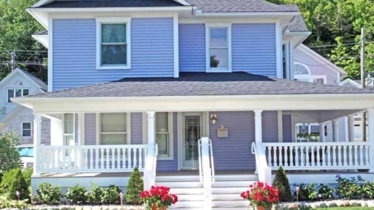Harbor Springs House | Historic 2-bedroom in charming Harbor Springs with WiFi, AC, 1 block to water