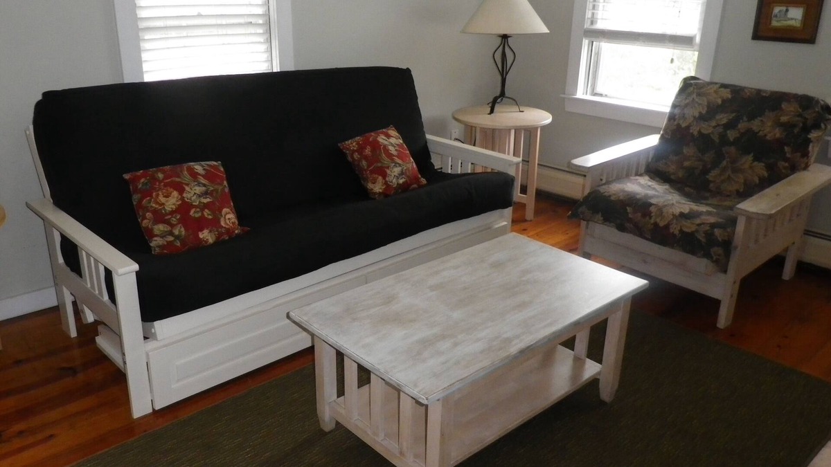 Block Island Apartment | Historic 2 Bedroom sleeps 6 Tastefully Decorated, ~AC~Apartment