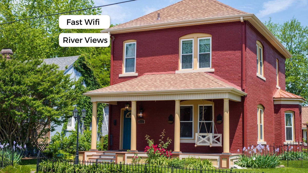 Cape Girardeau House | Historic 2-Story Foursquare Home - C.1847 - River Views - Fast Wifi