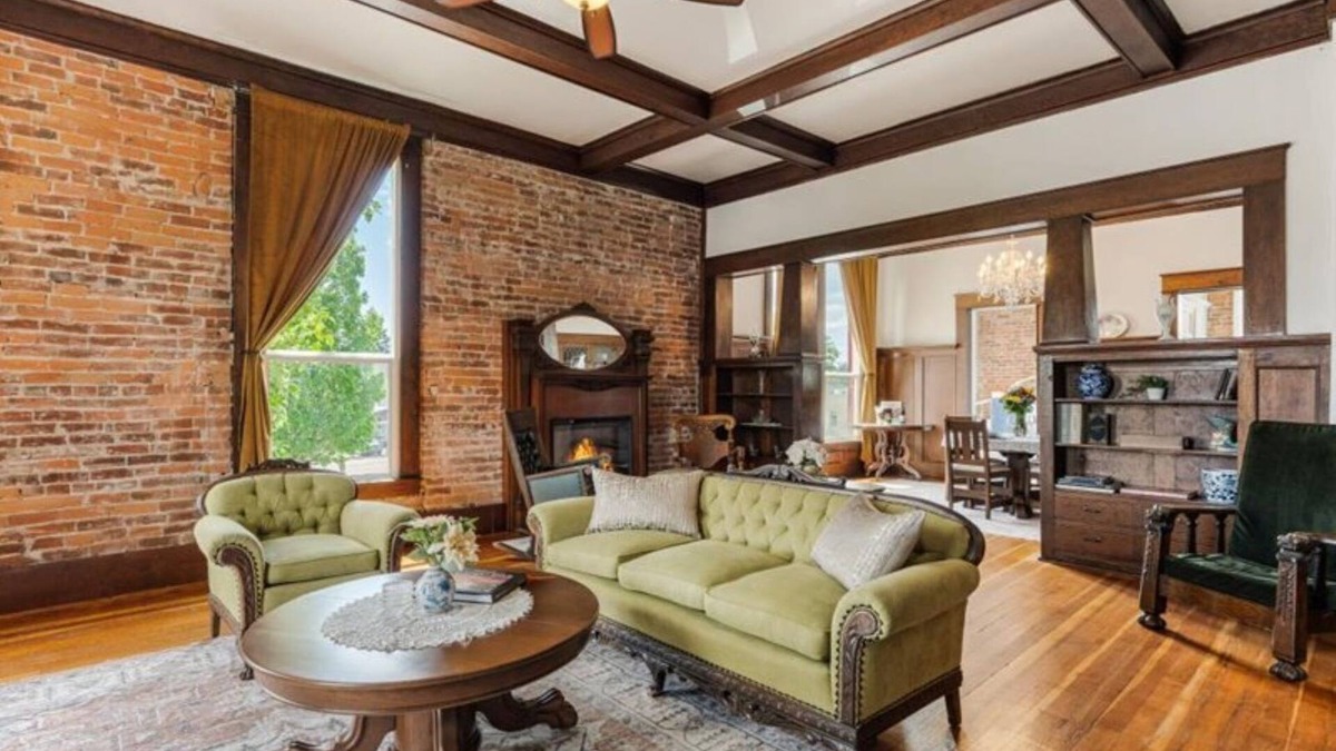 Newberg Condo | Historic 2BR Loft in the Heart of Newberg – The 1888