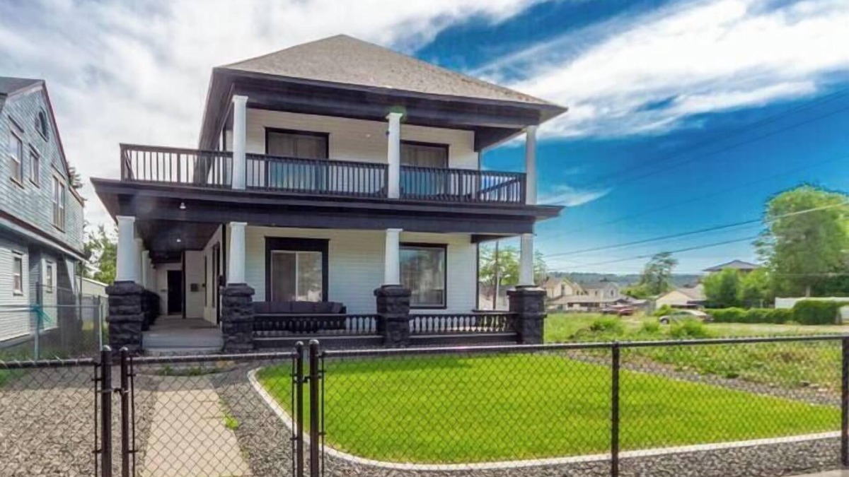 West Central Apartment | Historic 3 Bed, 1 bath, Near Downtown Spokane!