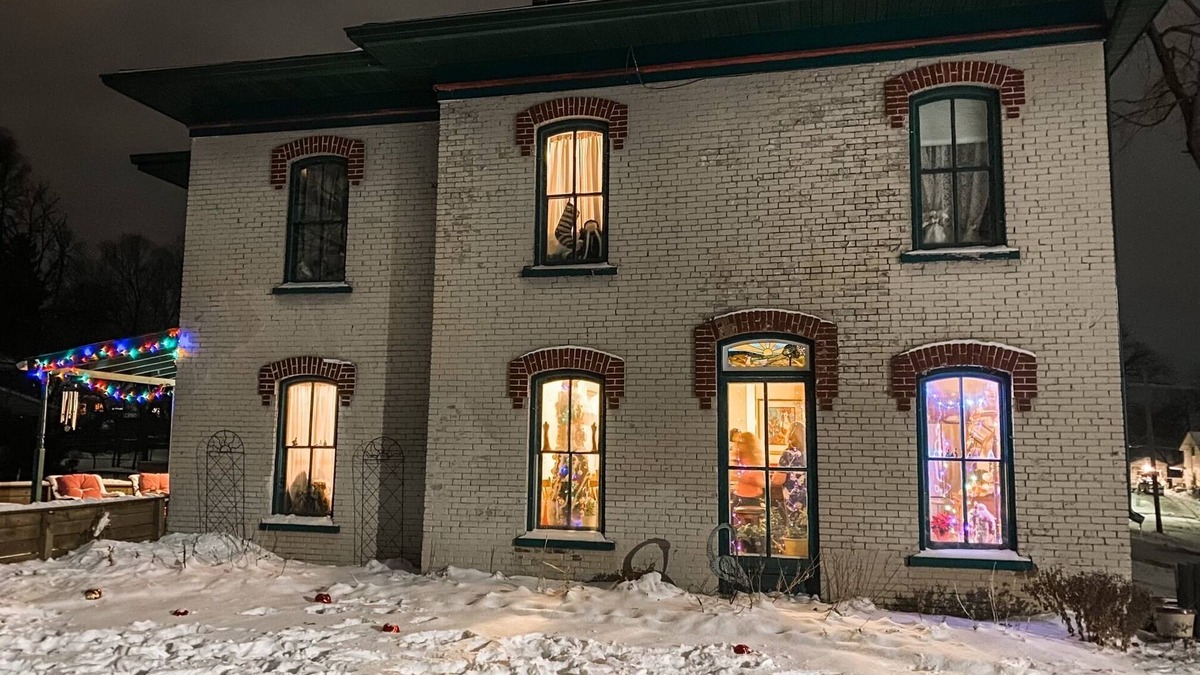 Algona House | Historic 3 -bedroom house in Algona close to downtown WiFi. 2 parks nearby