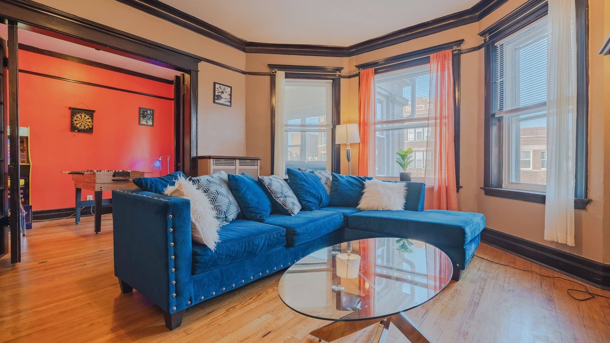 Woodlawn Apartment | Historic 3BR Retreat Near Univ of Chicago