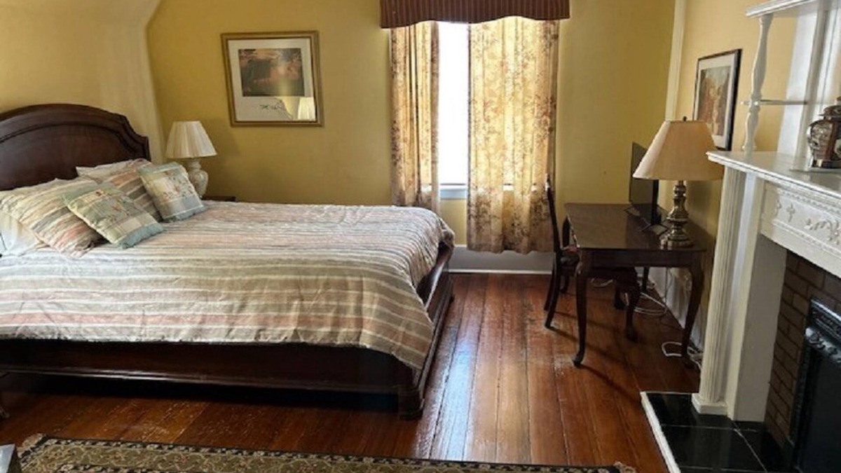 Waynesboro House | Historic 4 BD/4 BA in quaint Waynesboro - "The Bird Dog Capital of the World"