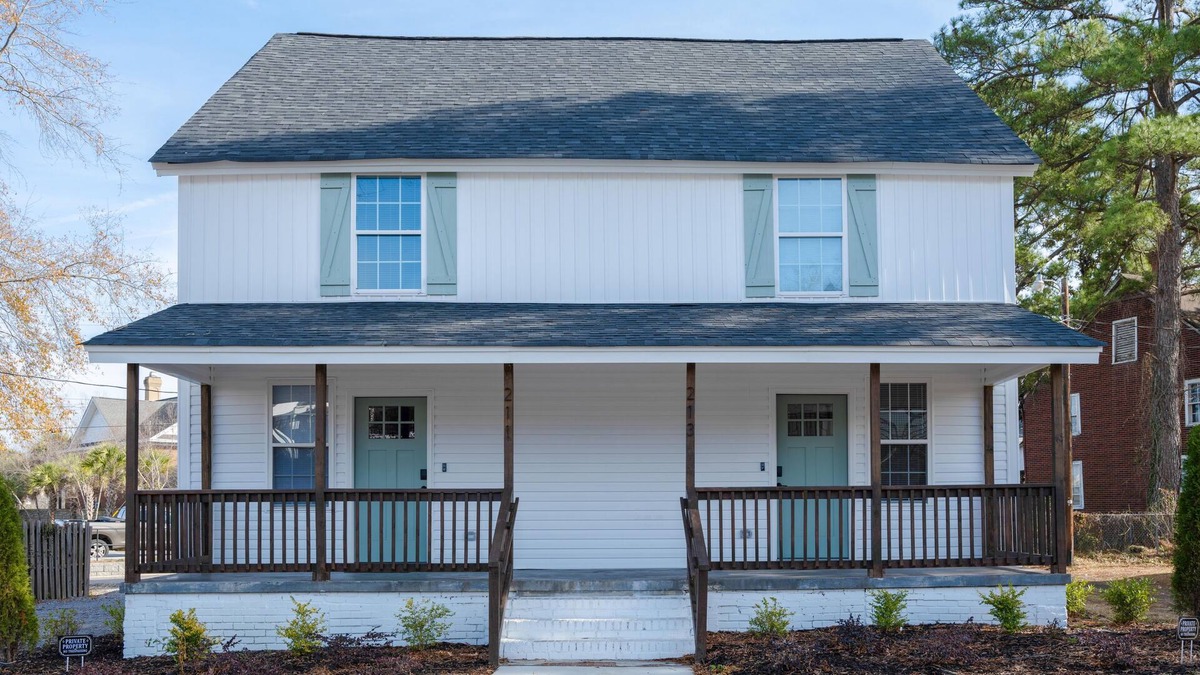 Columbia House | Historic 4 BDRM Duplex + Sleeps 10 + Fire pit + 3 mins to Downtown Columbia