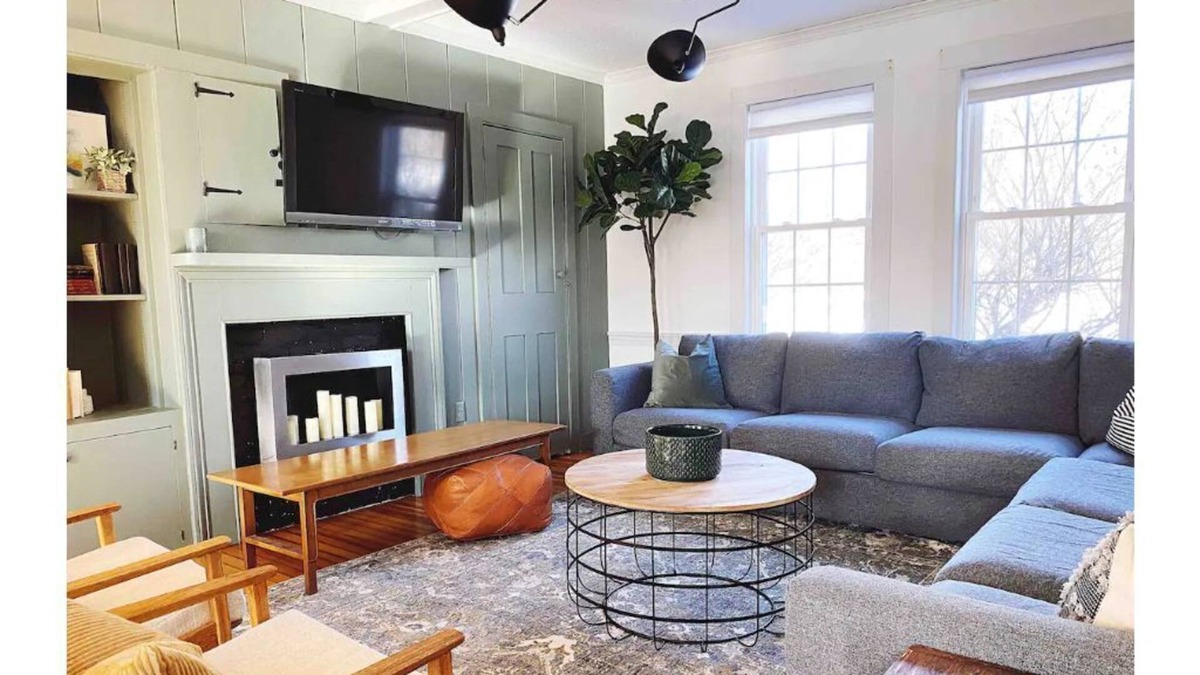 Sunderland House | Historic 5-Bdrm Home Minutes from 5 College Area