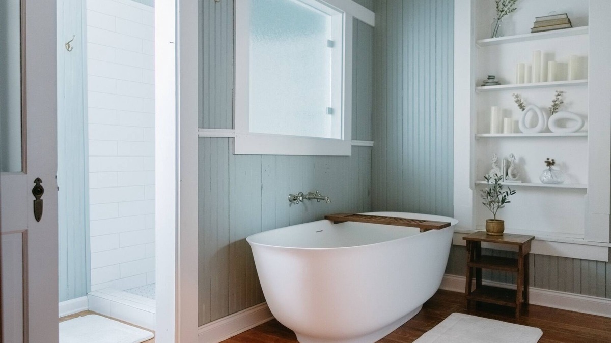 Seaview House | Historic 5 Bdrm Home w/Hot Tub Sleeps 10