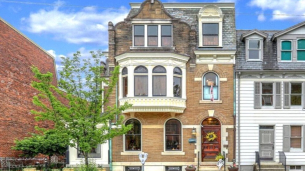 York House | Historic 5-bedroom house with 4 car garage