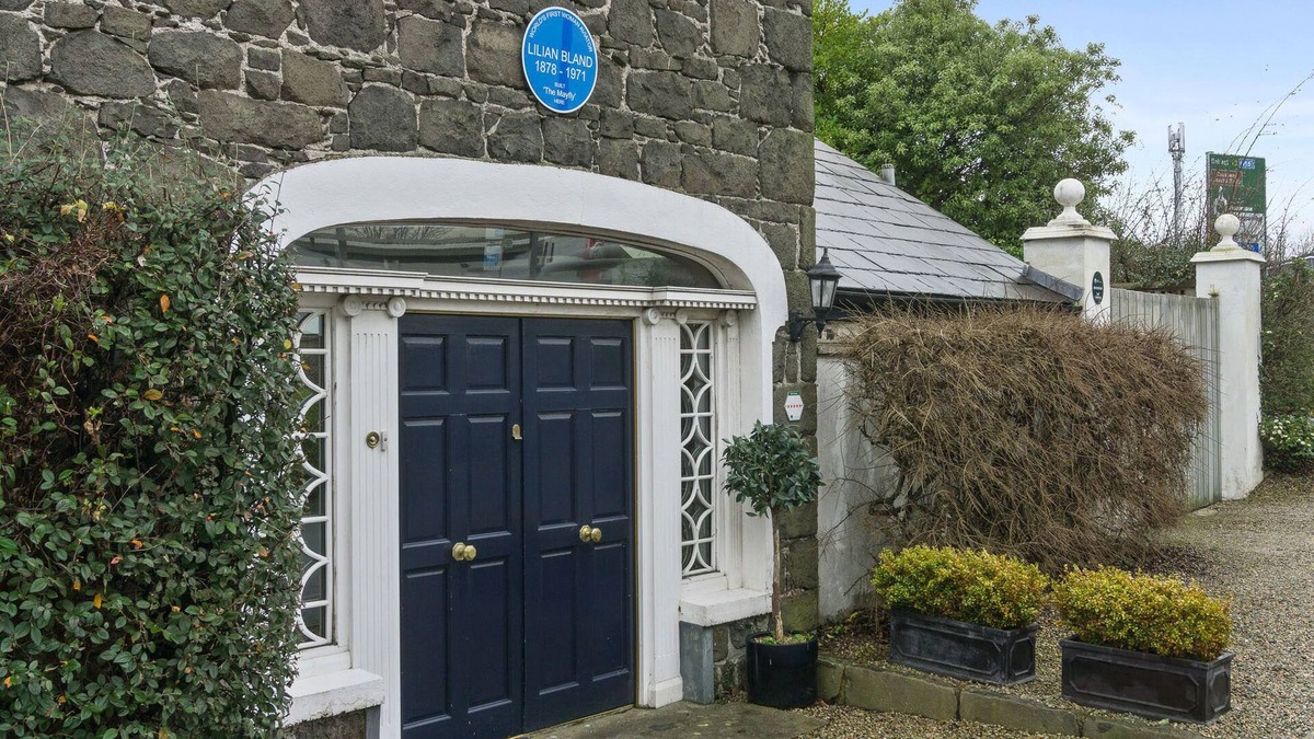 Whiteabbey House | HISTORIC 5 STAR SELF CATERING COACH HOUSE IN STUNNING LOCATION