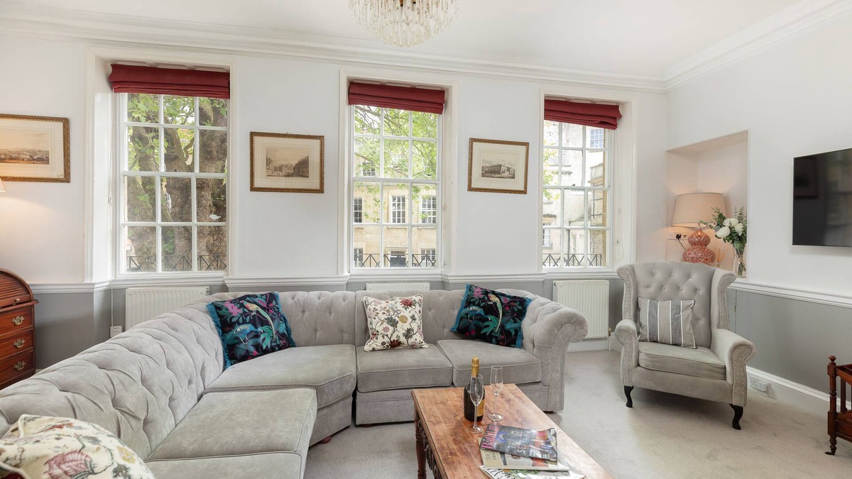 Bath City Centre House | Historic 6 Bed Townhouse-Roman Baths 1 min walk