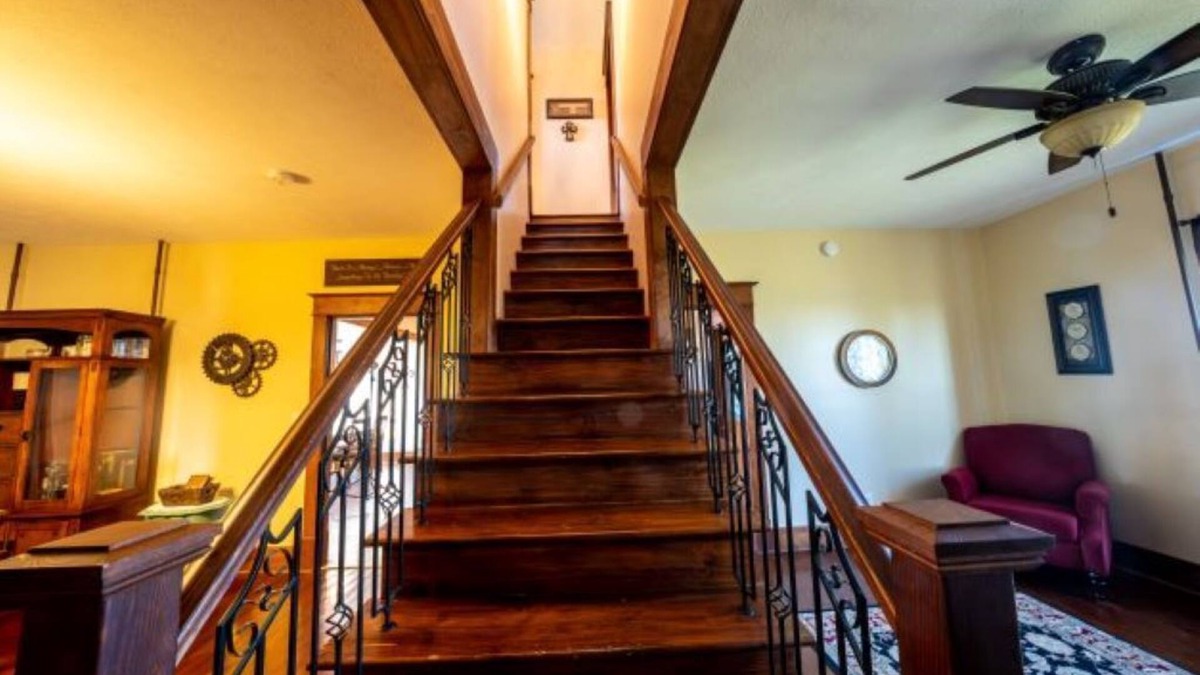 Tefft Other | Historic 6-bedroom Country farmhouse AC, WiFi in rural Francesville