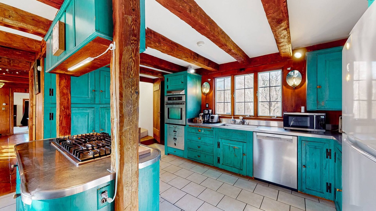 Franklin House | Historic acreage with mountain views, antique finishes, & orchard - dog-friendly