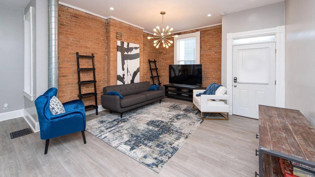 East Price Hill House | Historic and Charming Townhome