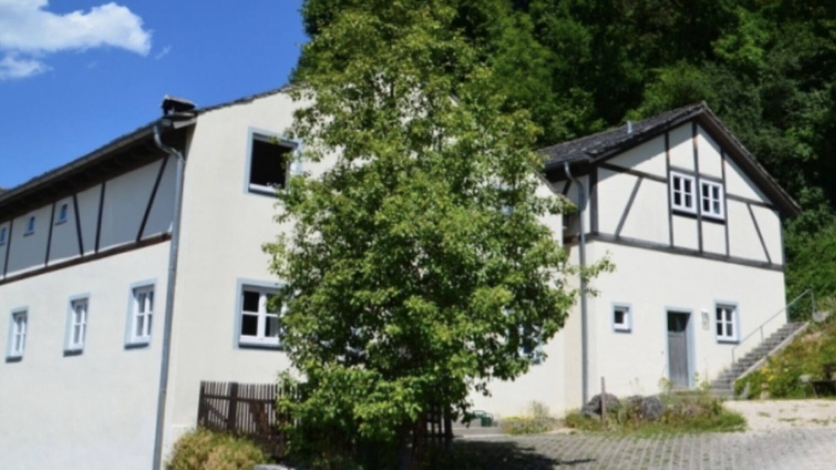 Kipfenberg Apartment | Historic apartment in the Jura house - great location on the Altmühl, lots of space